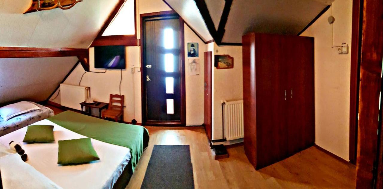 Pensiunea Micutul Vrajitor Arefu Buitenkant foto